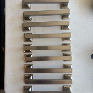 Hickory Hardware BRAND NEW cabinet hardware (9 count)